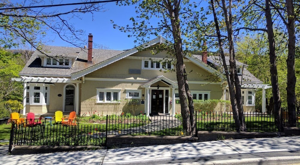 Leaside Manor By The Leaside Group 1/48