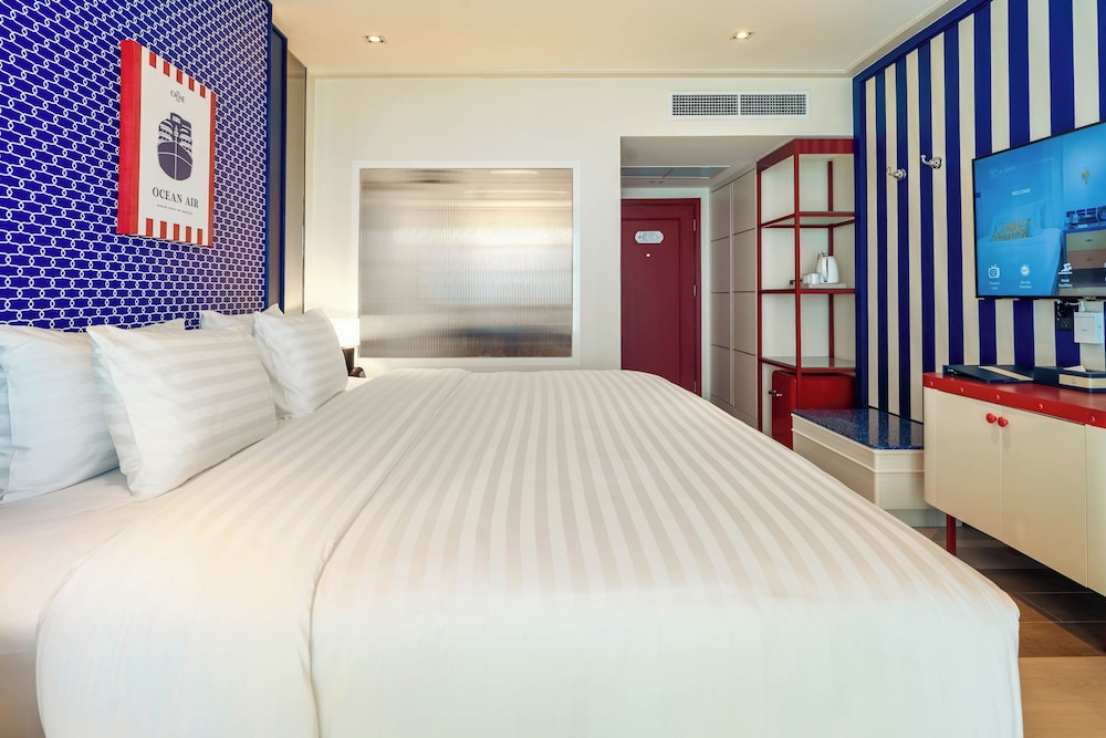 The Cruise Hotel 18/50