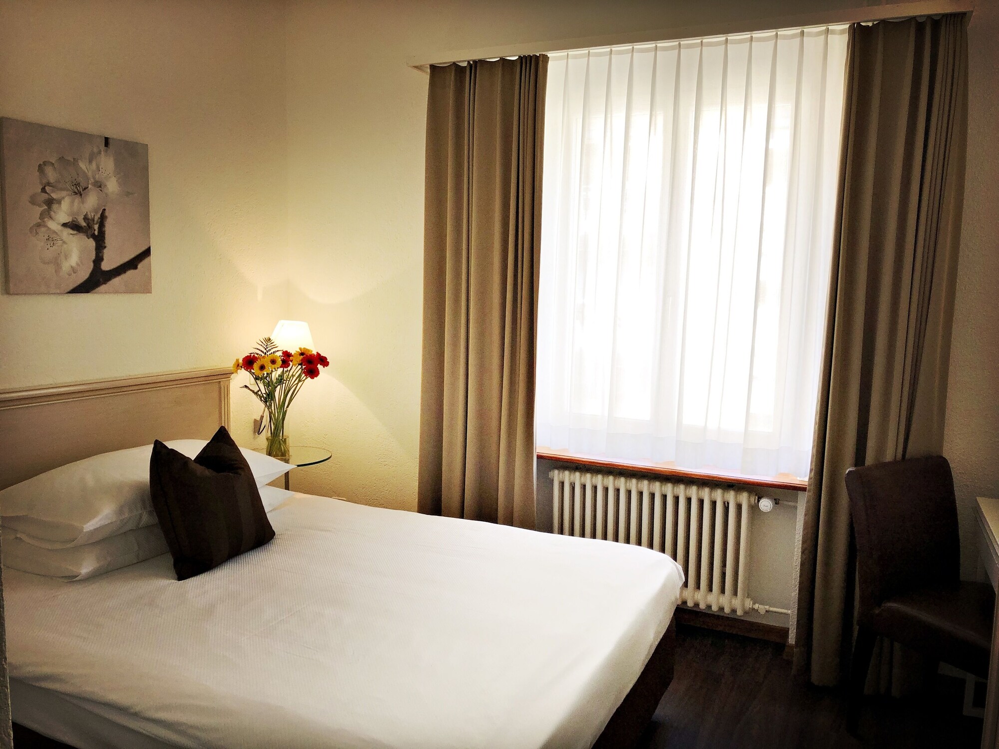 غرفة مفردة، Neufeld Hotel 6/9