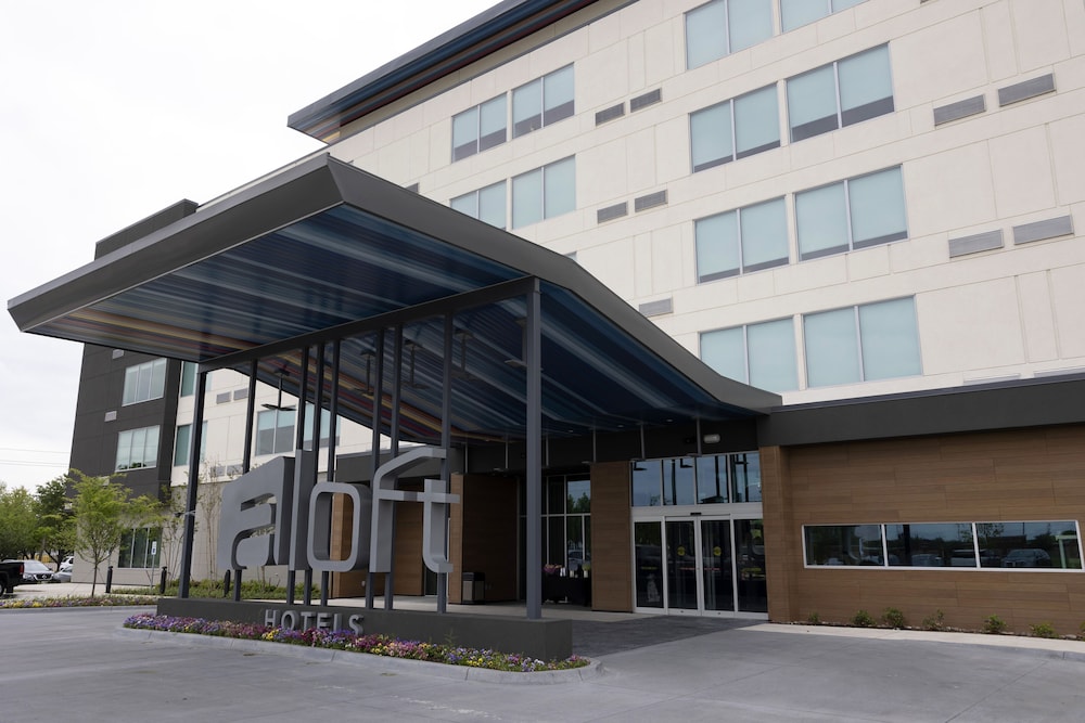 Aloft Dallas DFW Airport Grapevine 22/27
