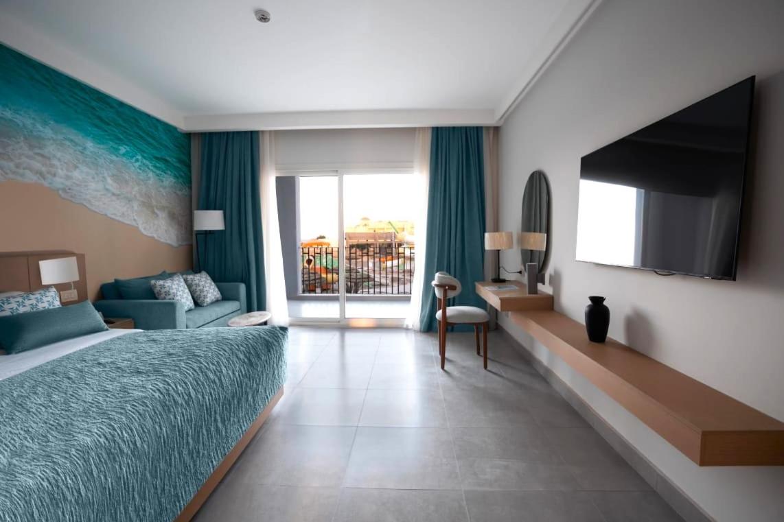 Family, Bunk Bed, Water Park View