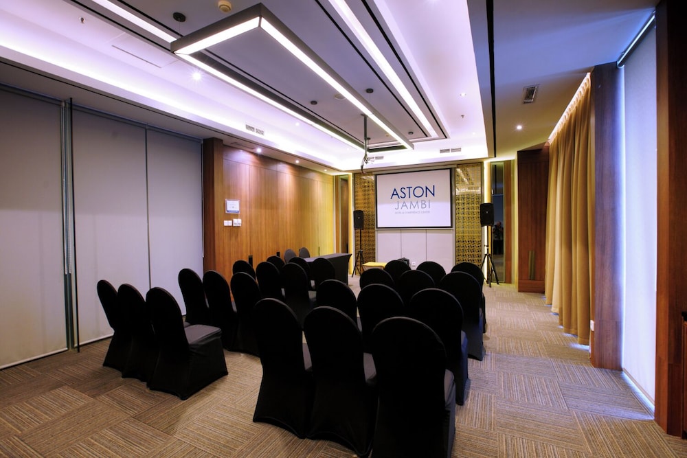 Aston Jambi Hotel & Conference Center 95/105