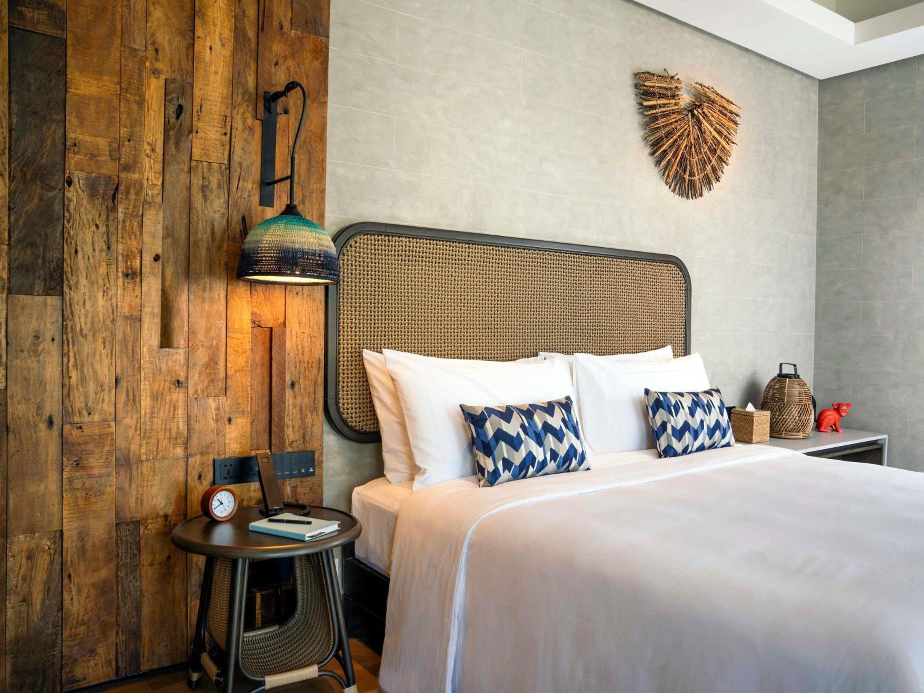 JUNIOR SUITE, KING BED, OCEAN VIEW, PLUNGE POOL