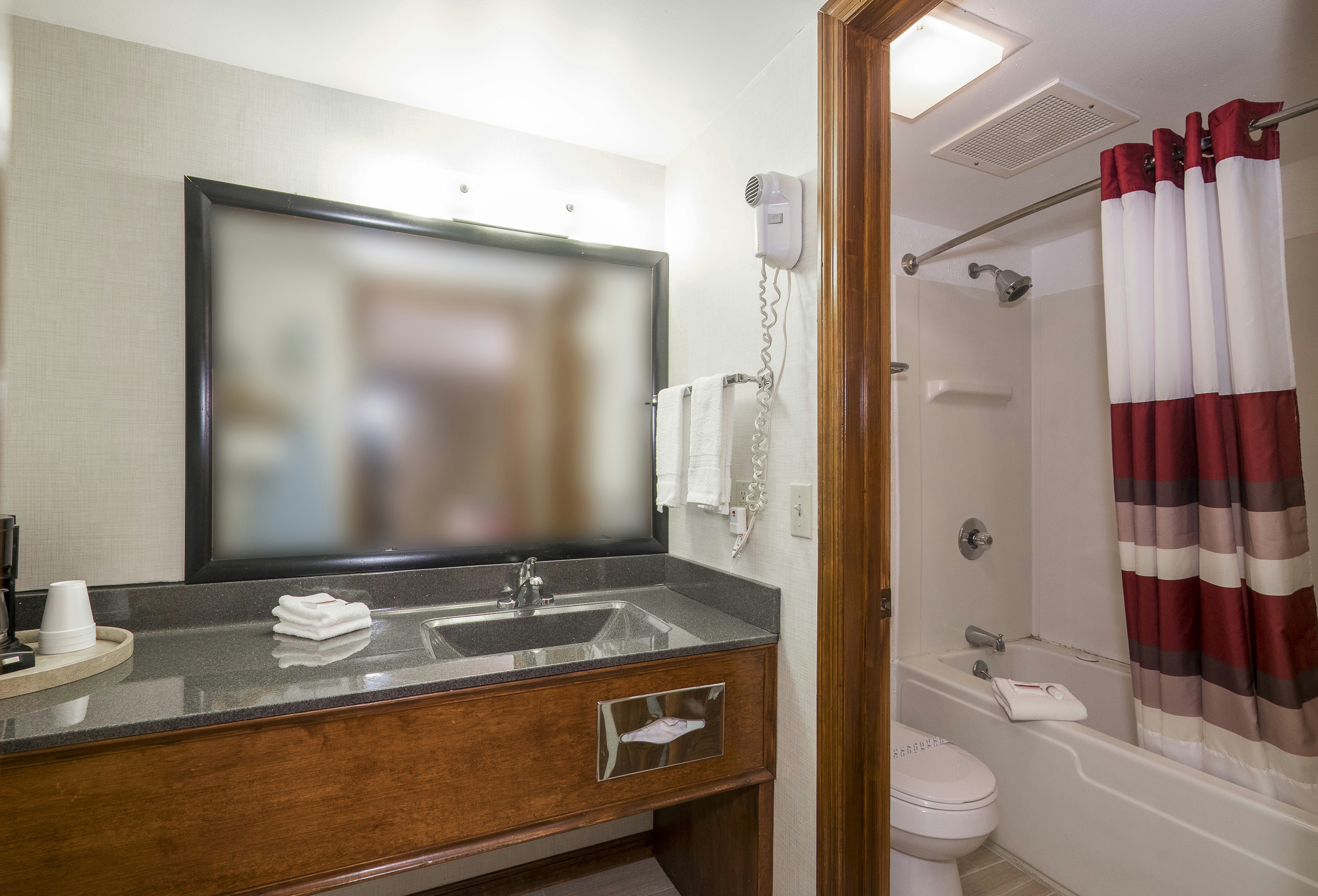 Red Roof Inn Uhrichsville 32/33