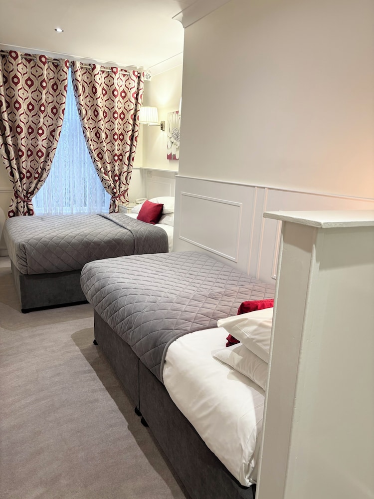 Dergvale Hotel 35/75