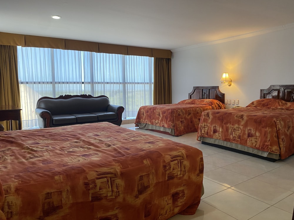 Standard, Triple, 3 Double Beds