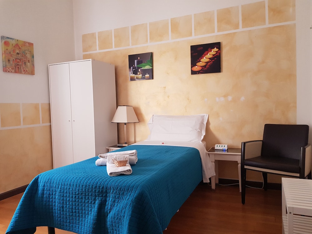 ROOM, SINGLE