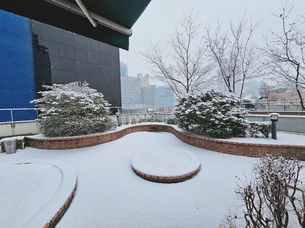Ekonomy Hotel Myeongdong Premier 41/48