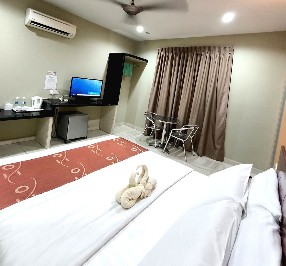 OYO 90906 Rumah Rehat Awana 12/45