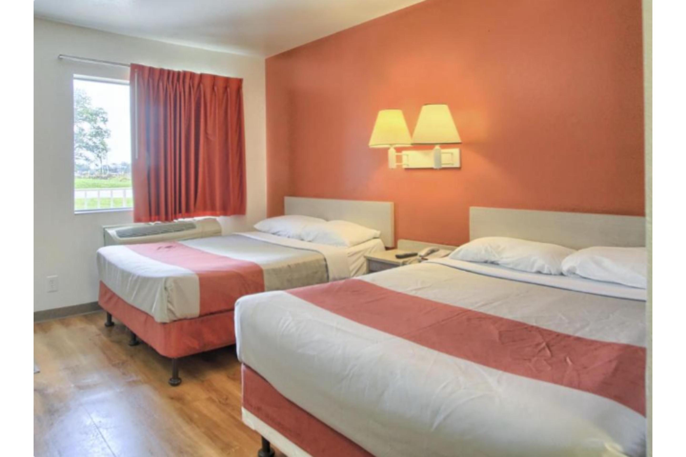 2 Full Beds