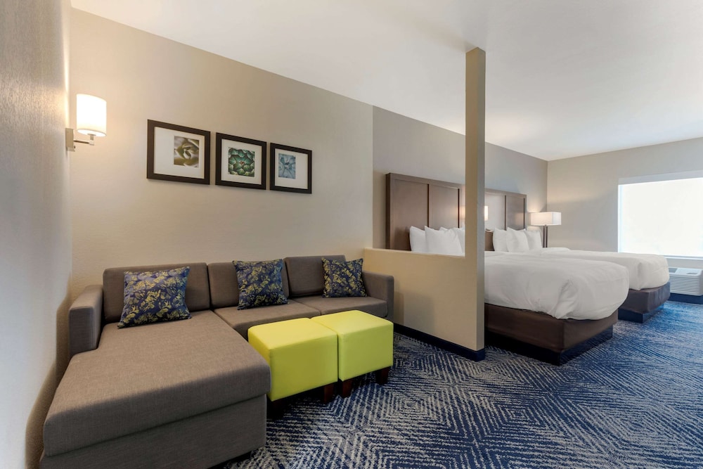Comfort Inn & Suites Balch Springs - SE Dallas 11/30