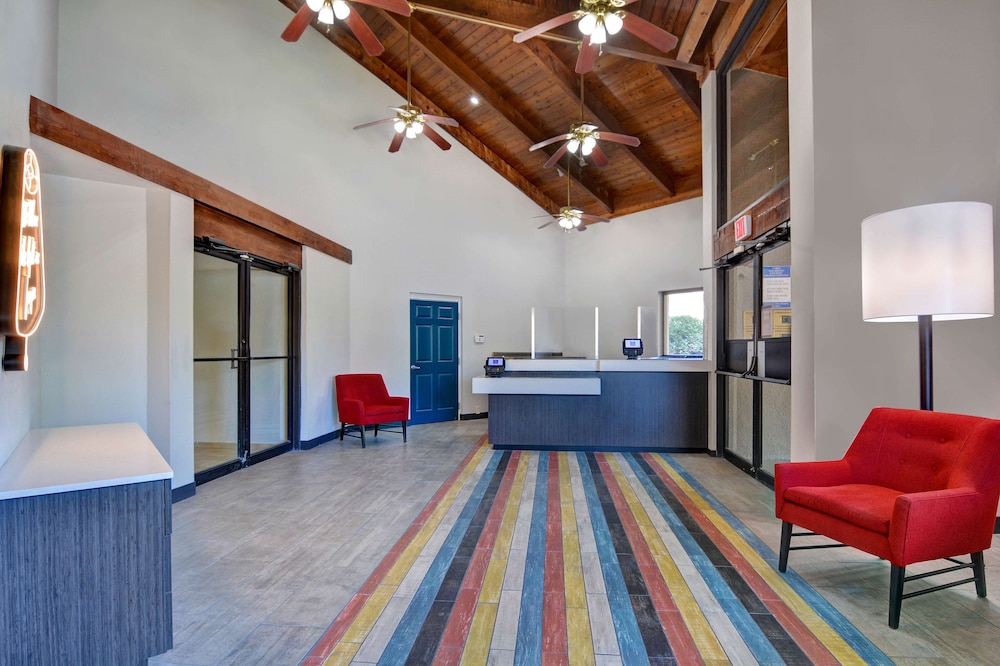 Studio 6 Extended Stay - Jacksonville, FL - Baymeadows 6/36