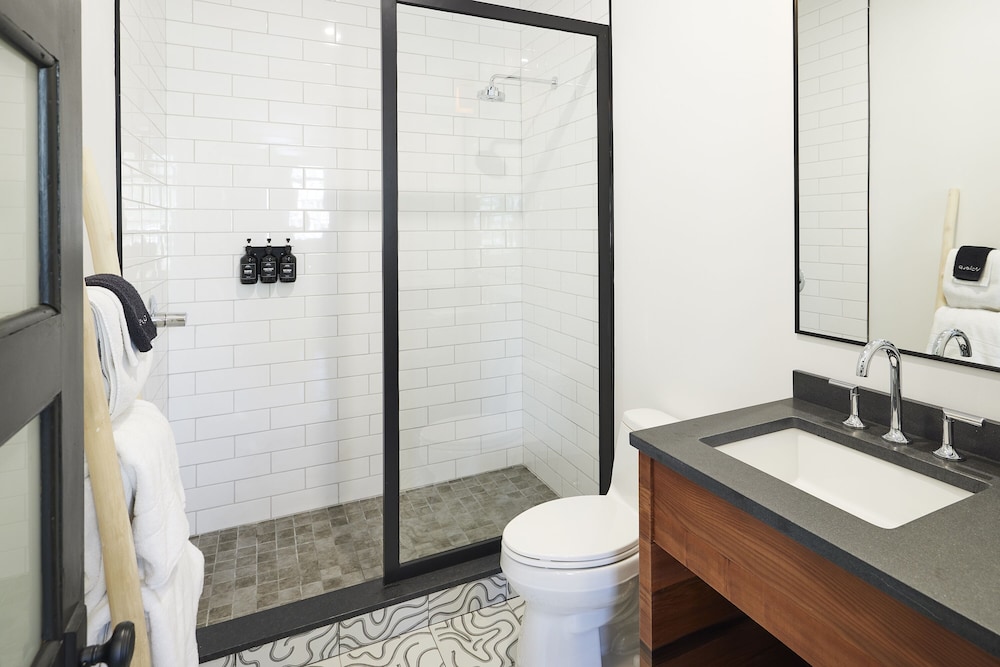 Woodstock Way Hotel 48/50