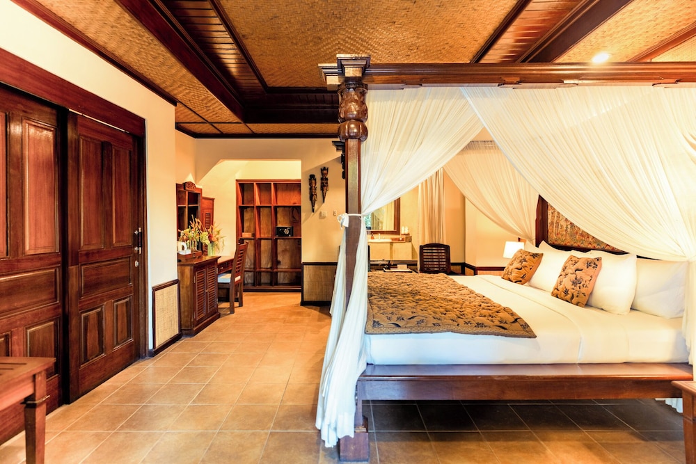 2 BEDROOMS, VILLA, GARDEN AREA