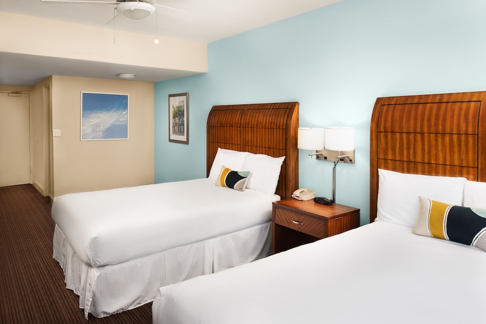 Sherry Frontenac Oceanfront Hotel 15/49