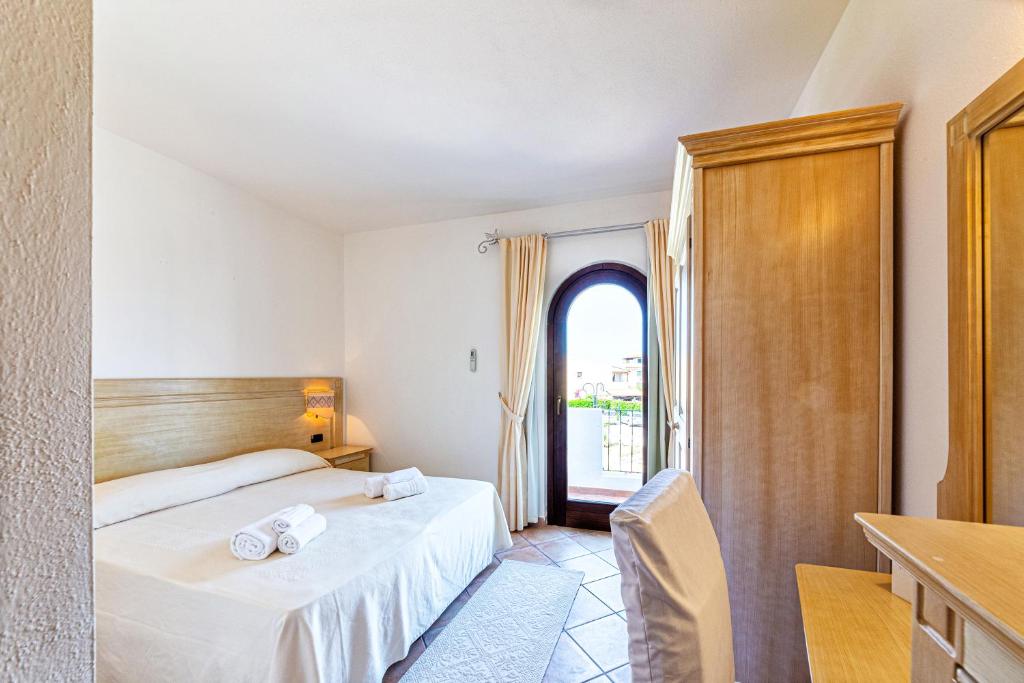 Hotel Il faro di Molara 10/18