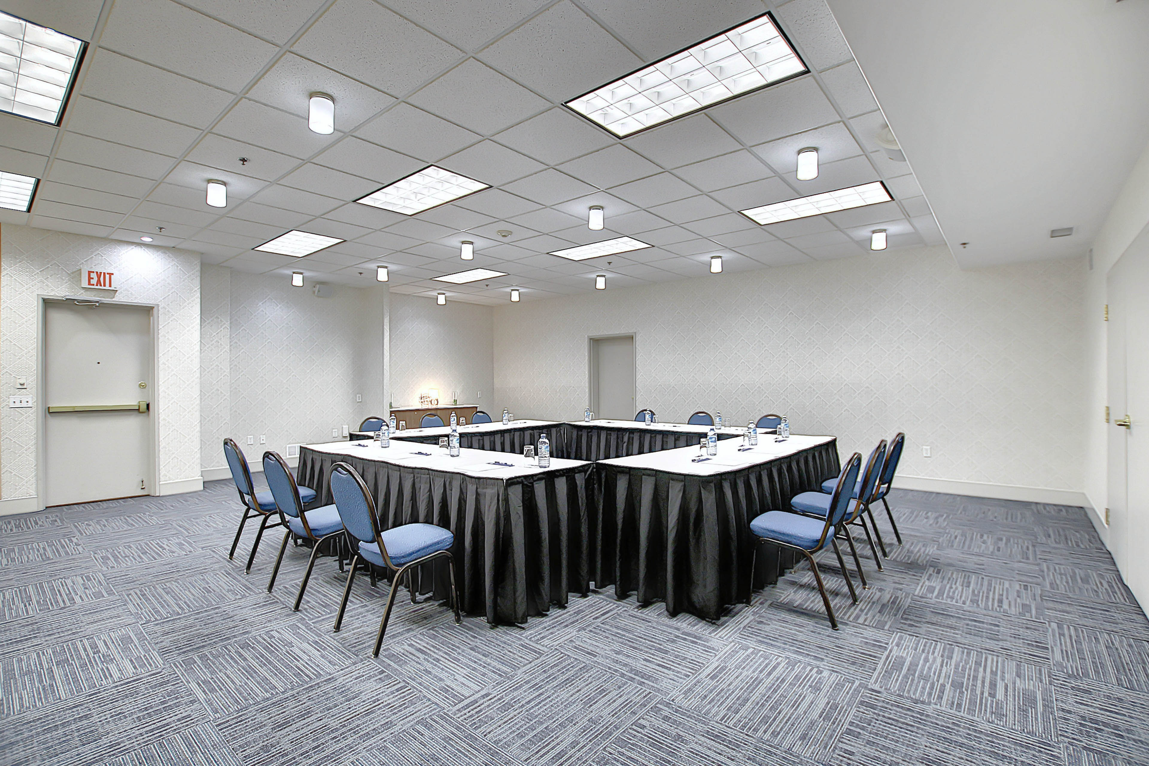 Holiday Inn Express Hotel Suites Airport Calgary 46/52