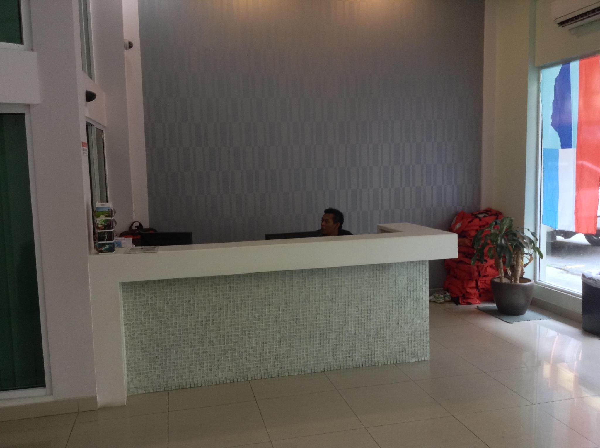 Maxim Hotel 9/43