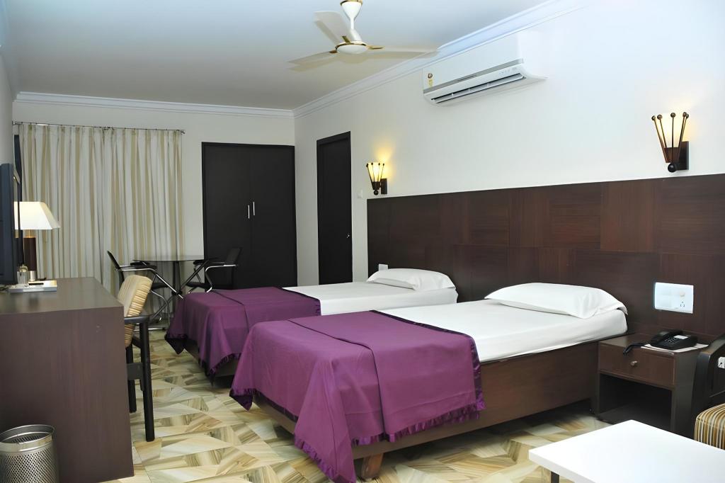 Hotel Aditya Palace 24/47