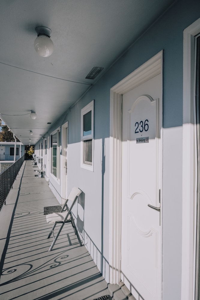 La Hacienda Motel 45/65