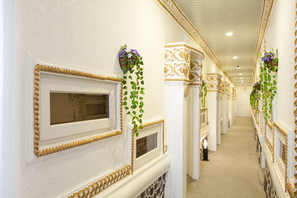 Olle Hotel 9/50
