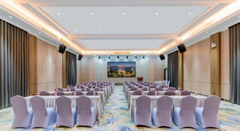 Vienna Hotel (Zhongshan Xiaolan High Speed Railway Station) 44/59