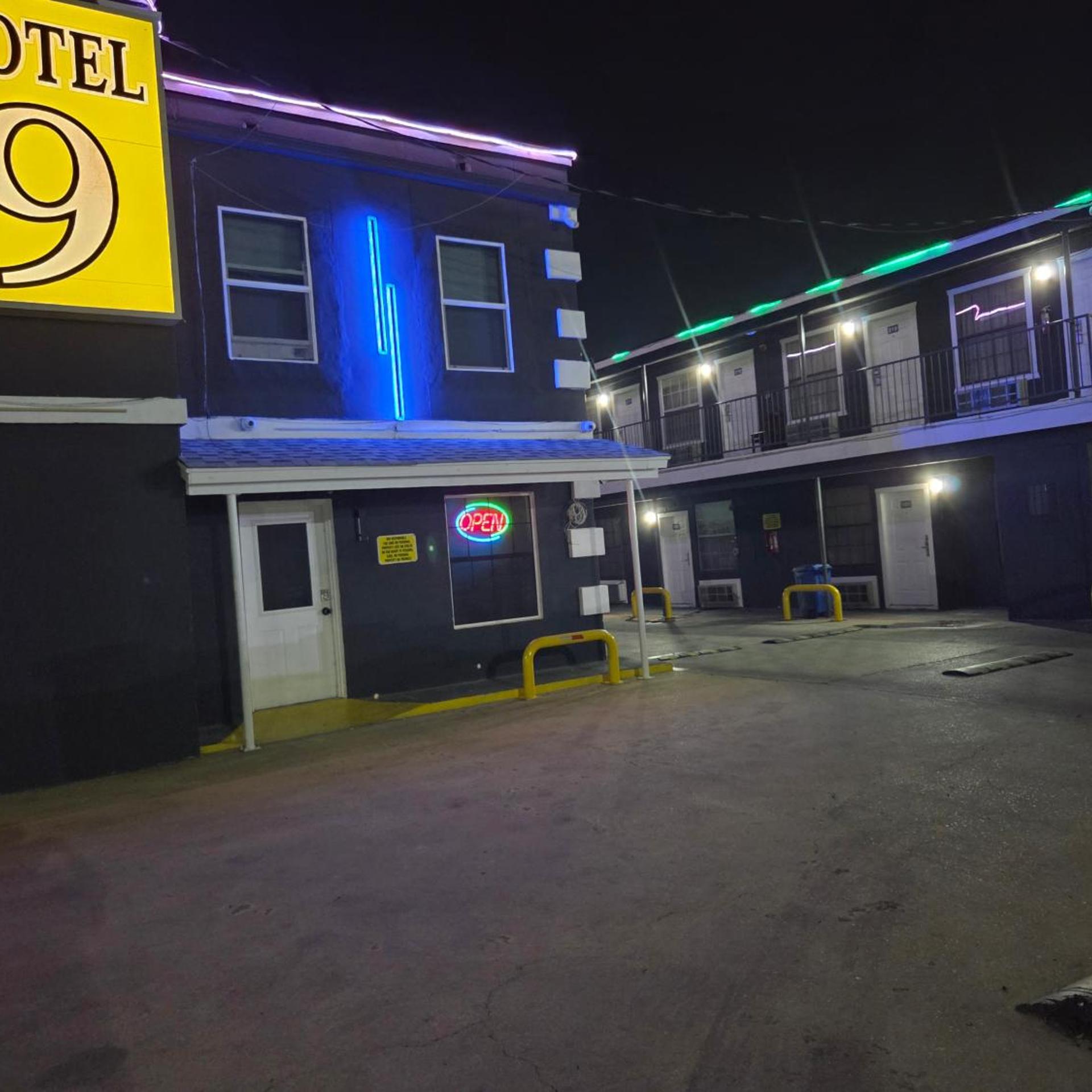Motel 9 20/24