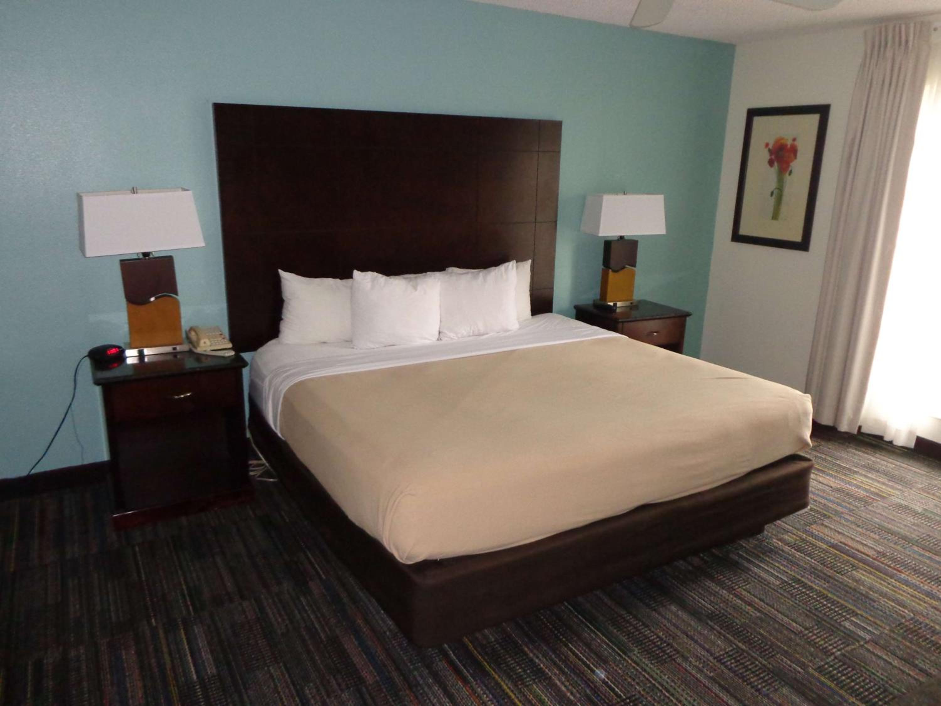 Suite, King Bed, Accessible