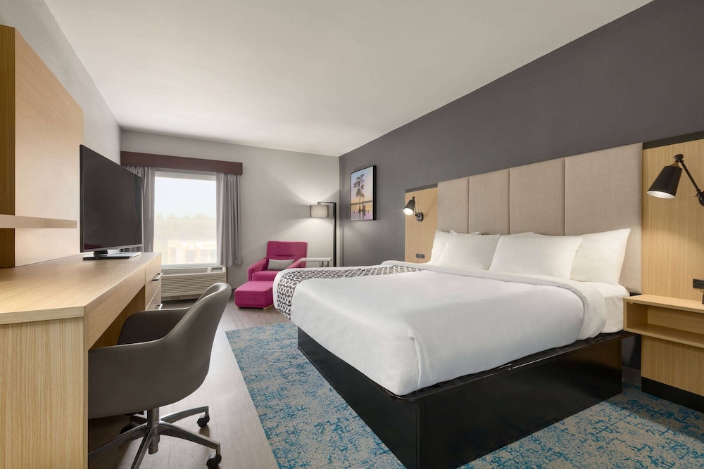 La Quinta Inn Suites By Wyndham Selma Smithfield I 95 17/45