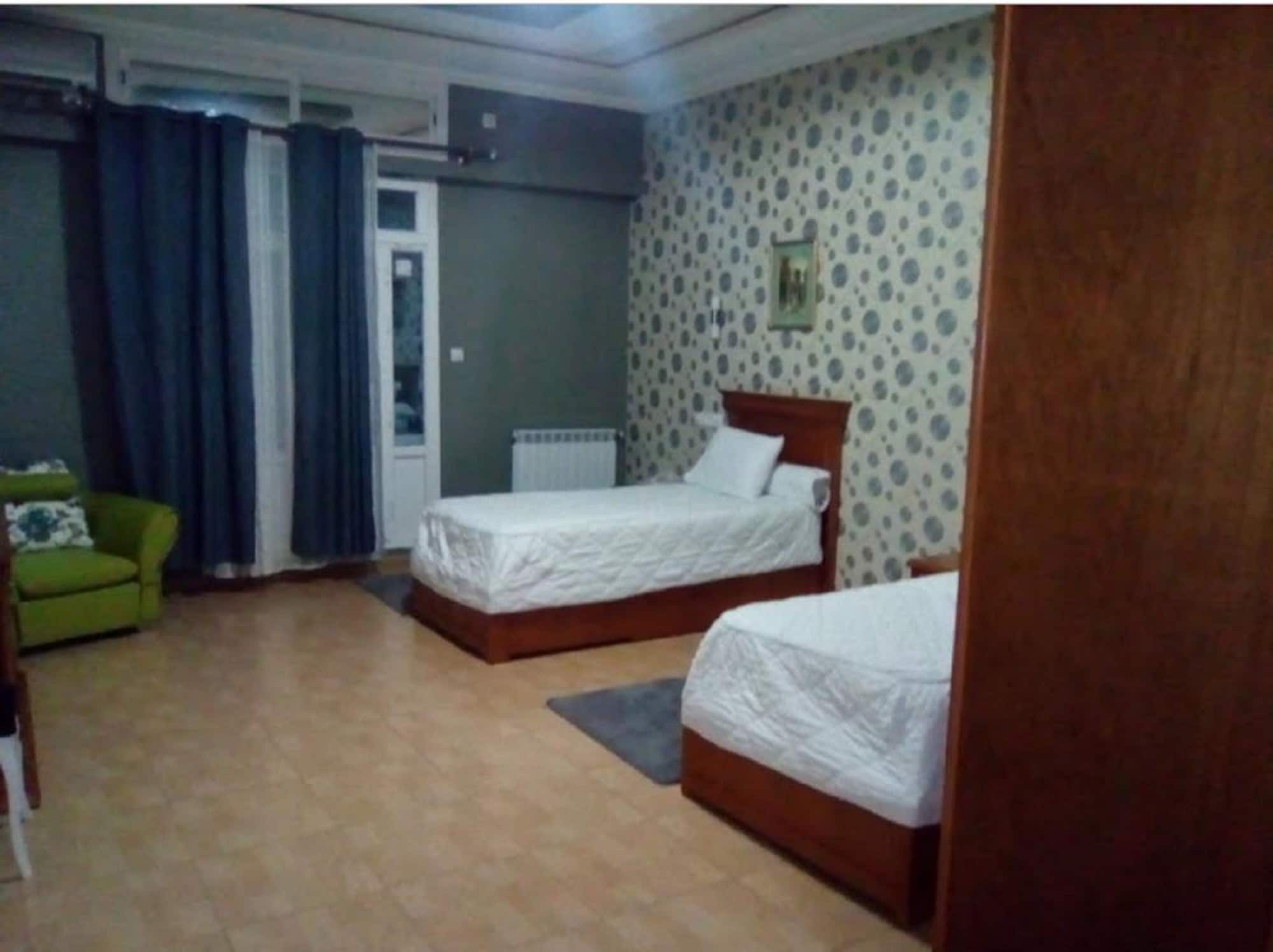 ROOM, SINGLE