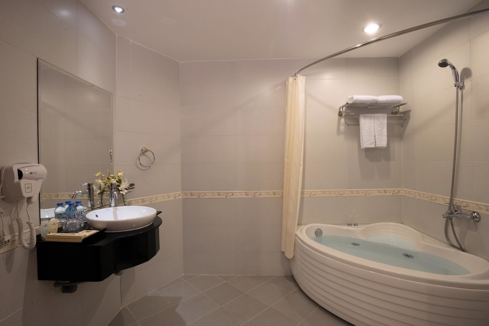 Silverland Sil Hotel and Spa 50/50