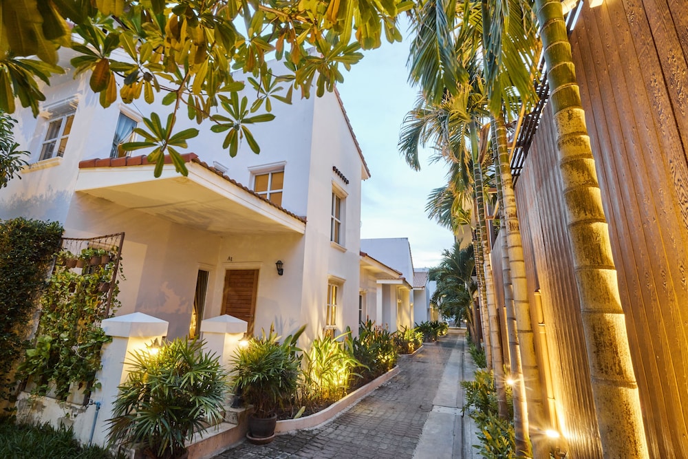 Talay Hotel & Villa 6/50