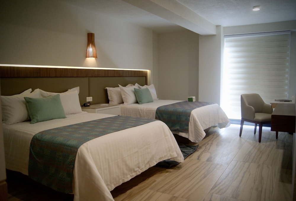 Hotel Velvet Plaza 13/64