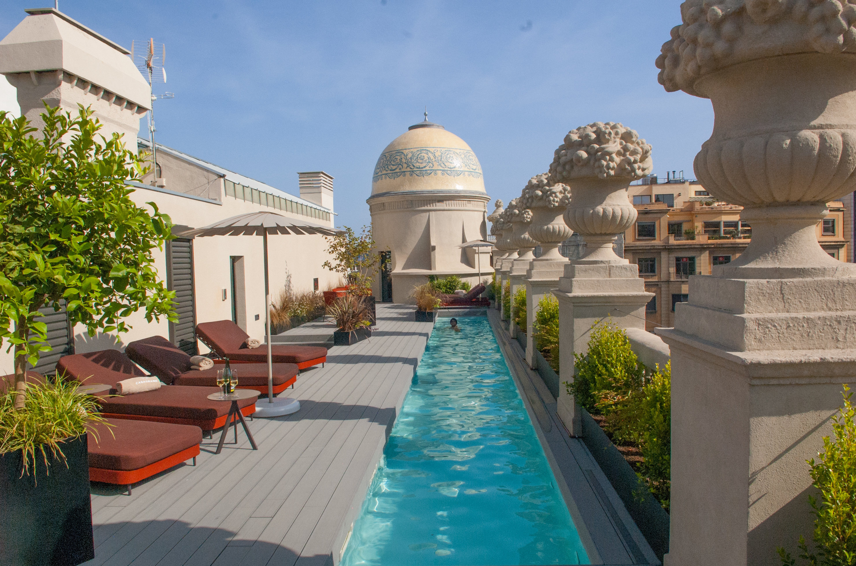 CASAGRAND LUXURY SUITES 66/76