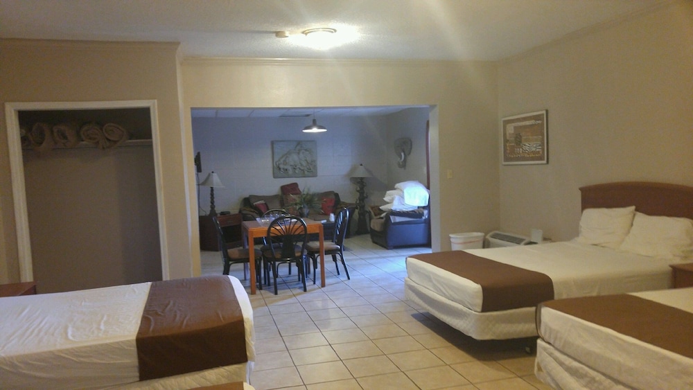 Studio Suites Extended Stay 10/41