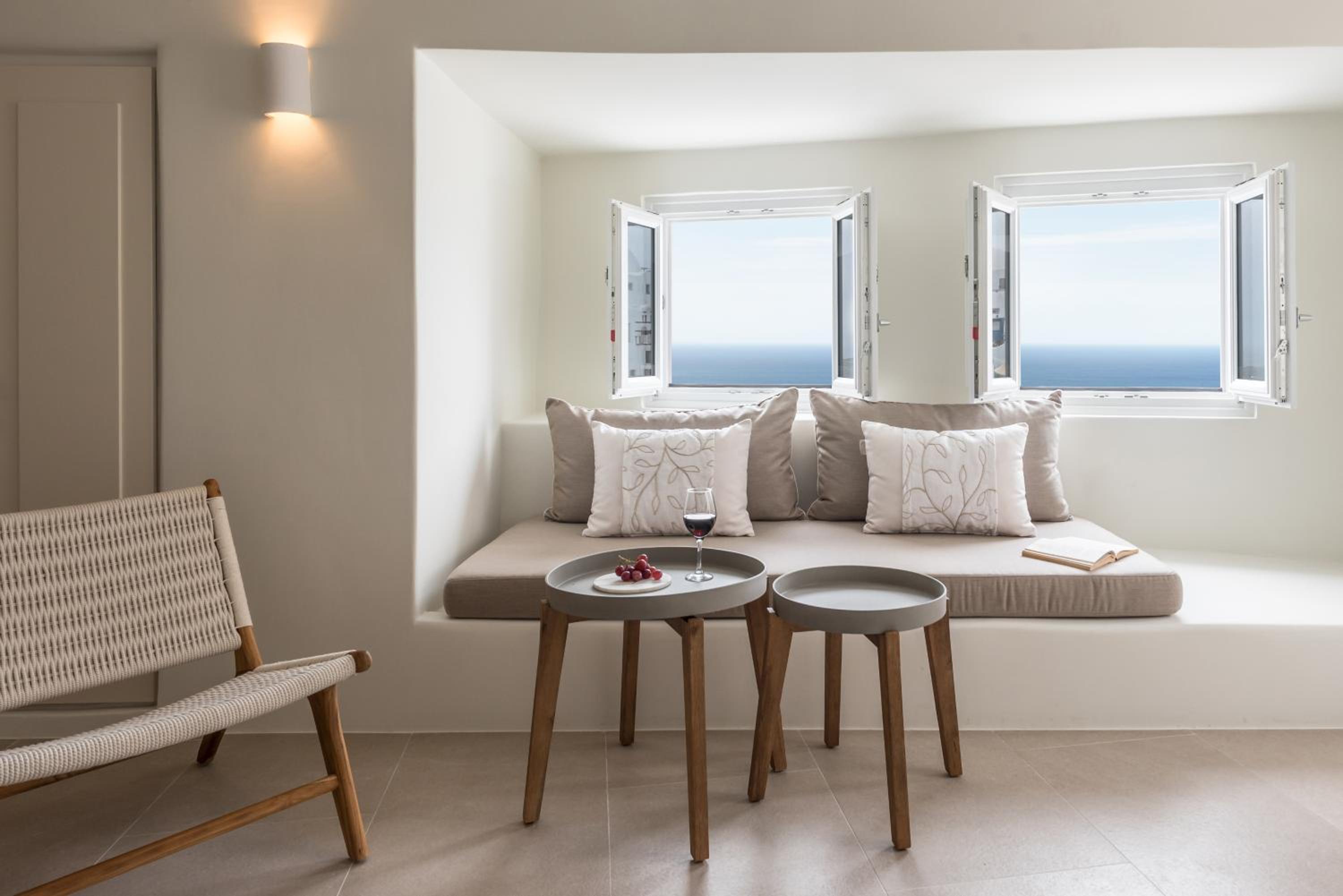 SUITE, PRIVATE POOL