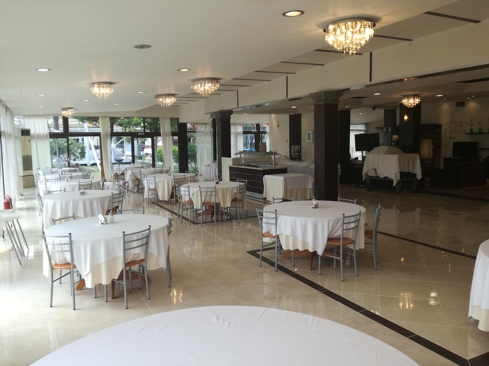 Four Seasons Skg Thessaloniki 65/80