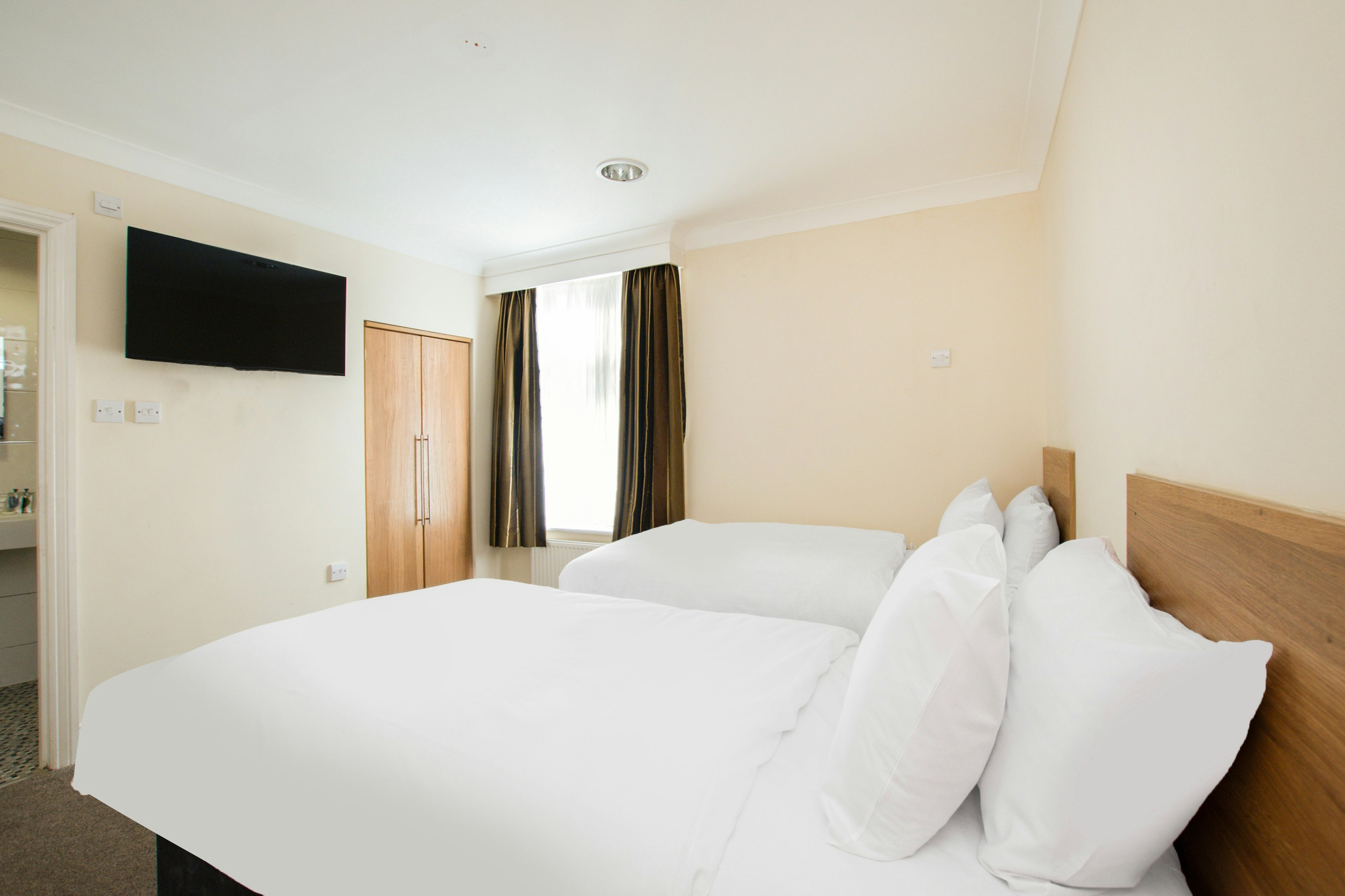 Russel Court Hotel Bournemouth Central 24/45