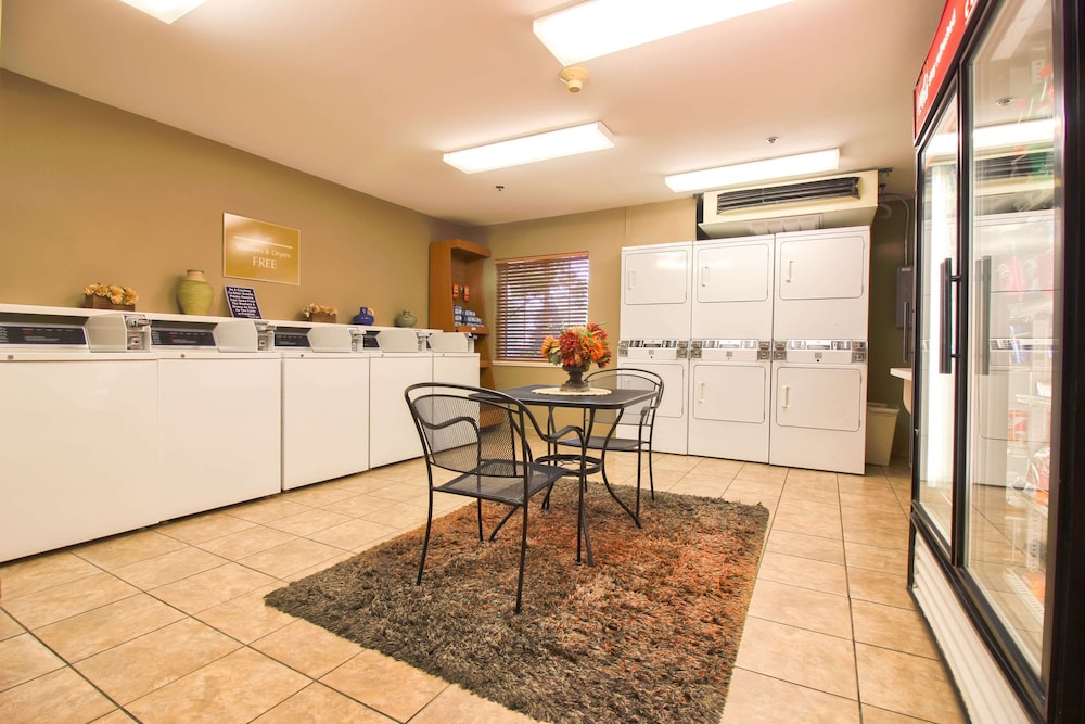 Sonesta Simply Suites St Louis Earth City 23/35