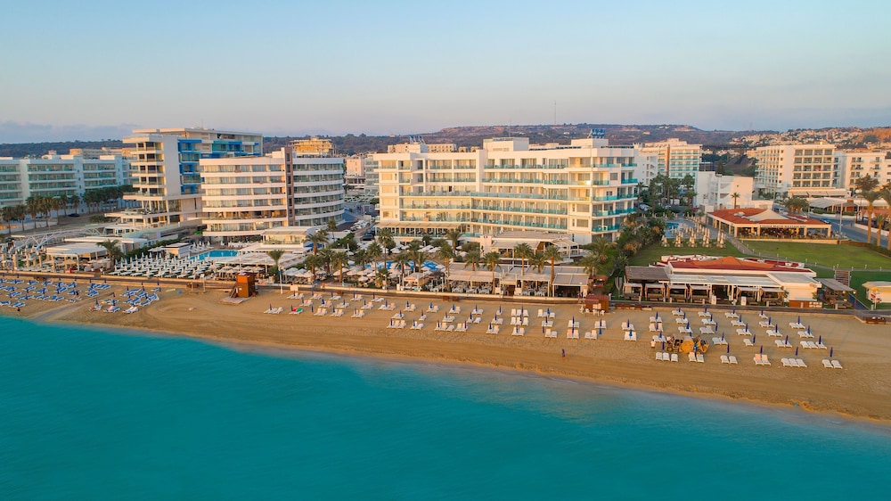 Vrissaki Beach Hotel 40/50