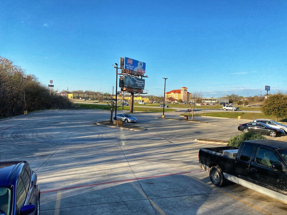 Lone Star Inn 16/22