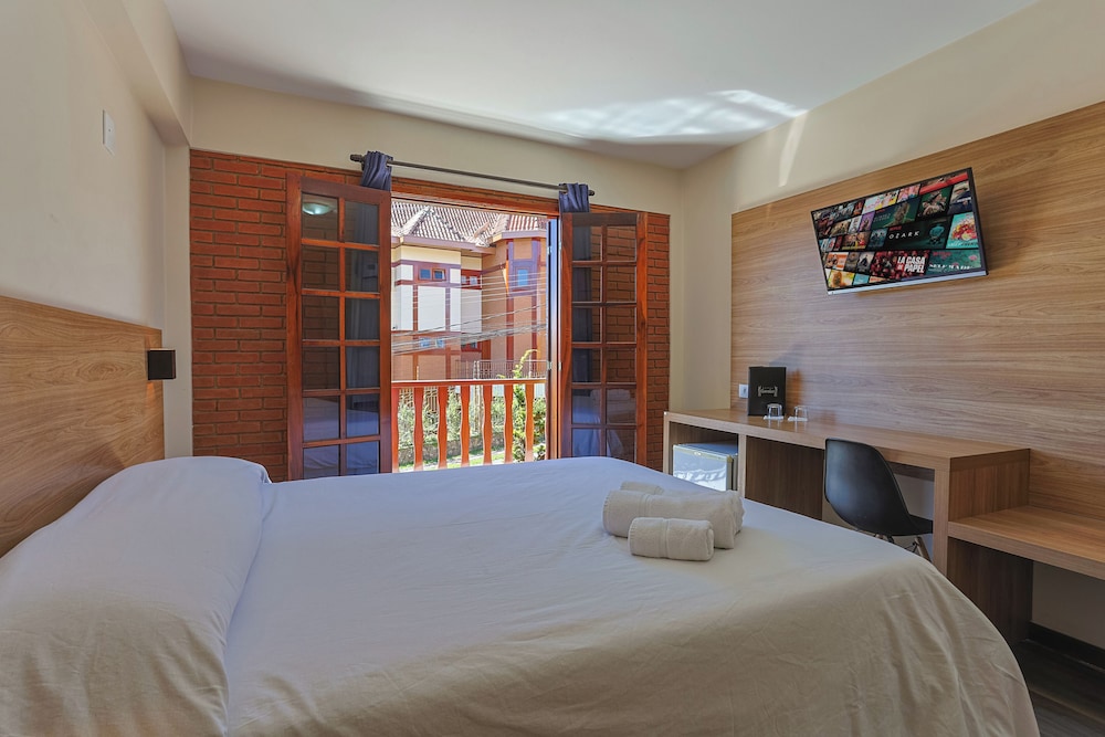 DELUXE, QUEEN BED