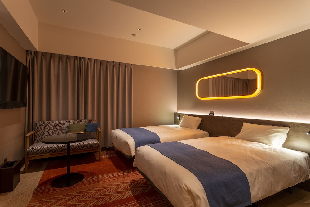 UNIVERSAL, TWIN BEDS