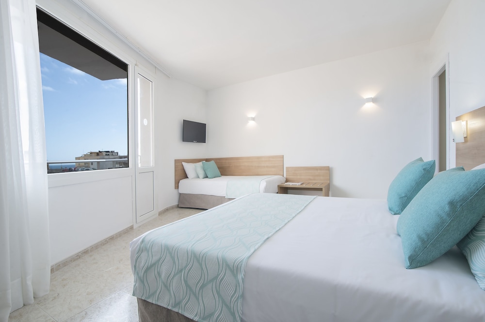 ROOM, TRIPLE, BALCONY