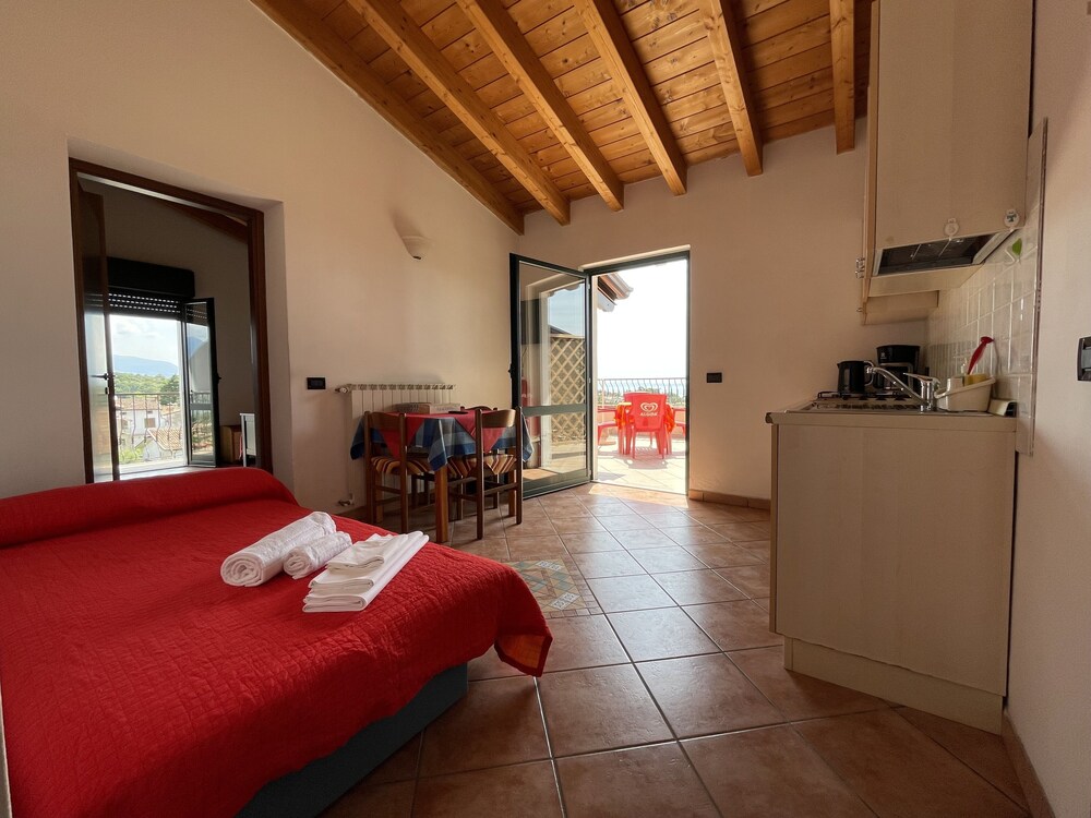 1 Bedroom, Tower, Apartment, Double Bed, Lake View, Sofa
