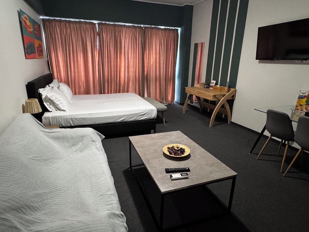Connect Suites 18/48
