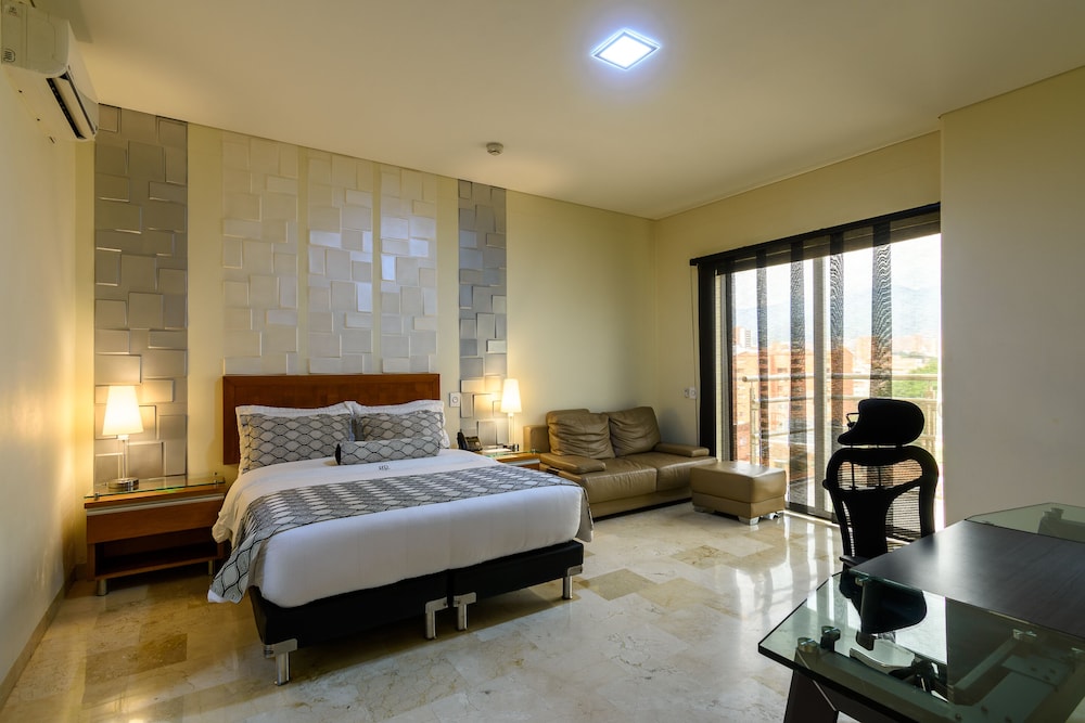 EXECUTIVE, CITY VIEW, BALCONY