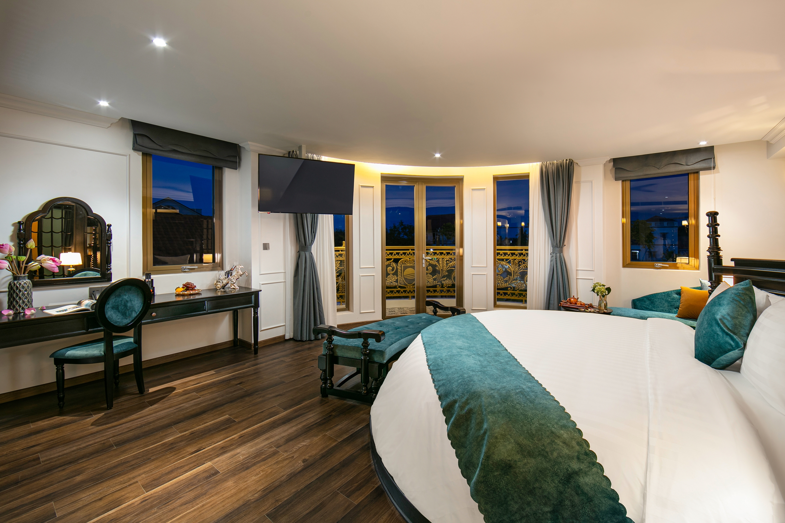 Suite, Balcony