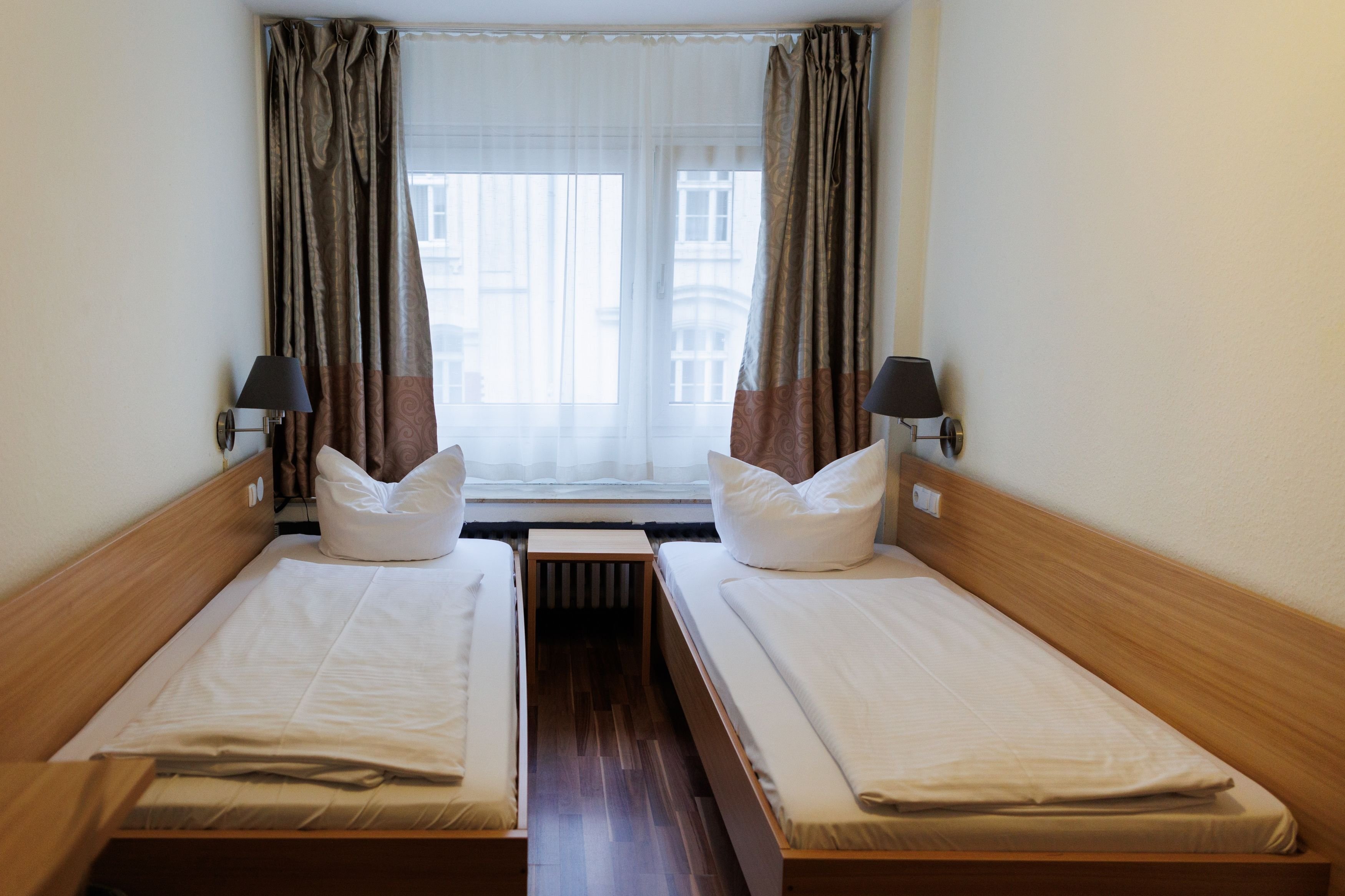 ECONOMY, TWIN BEDS