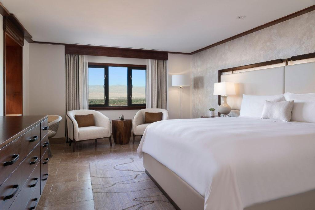 1 Bedroom, the Ritz, Suite, King Bed, Balcony, Club Lounge Access